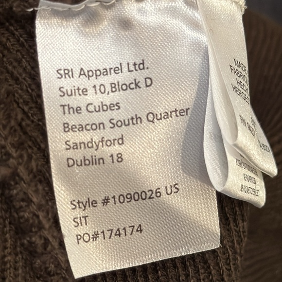 2 CAT beanies - unworn - still have the plastic tag fasteners attached… - Picture 6 of 9